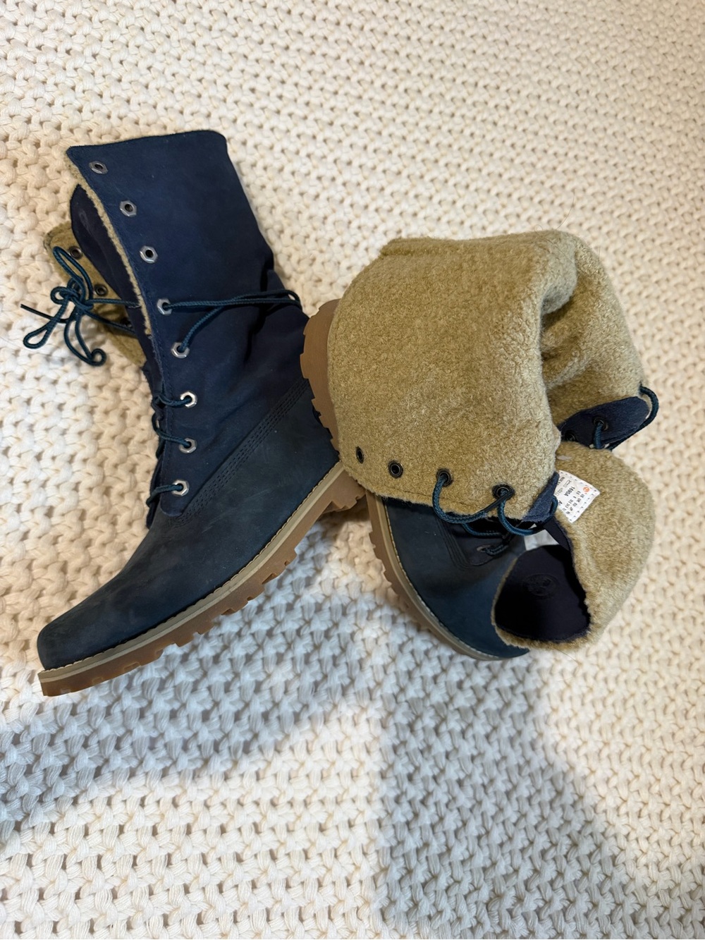 Timberland Navy Blue and Tan Sherpa-Lined Boot Interior